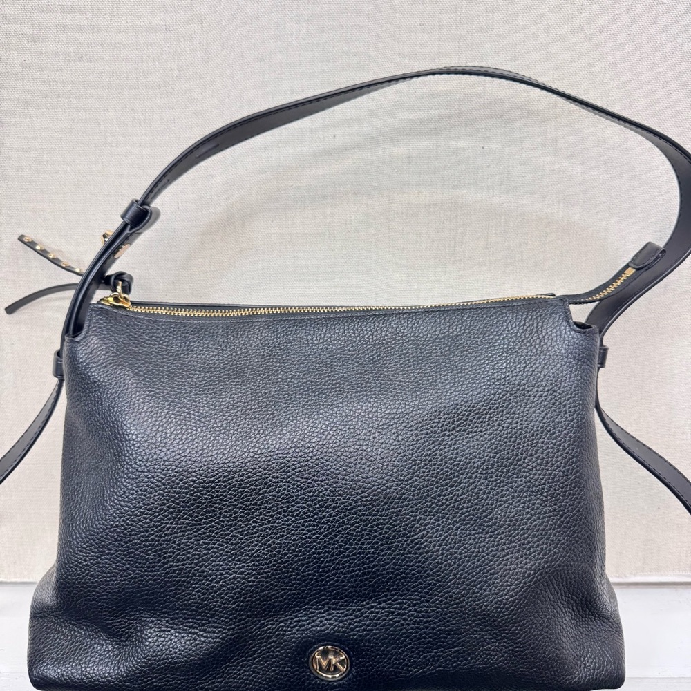 MICHAEL Michael Kors Shailene Hobo Shoulder Bag Leather Black Gold Old Money